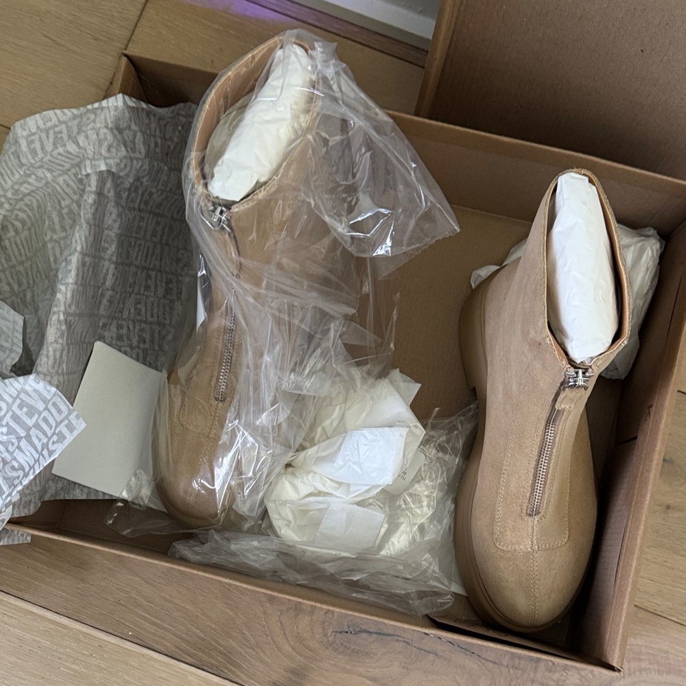Steve Madden Beige Combat Boots